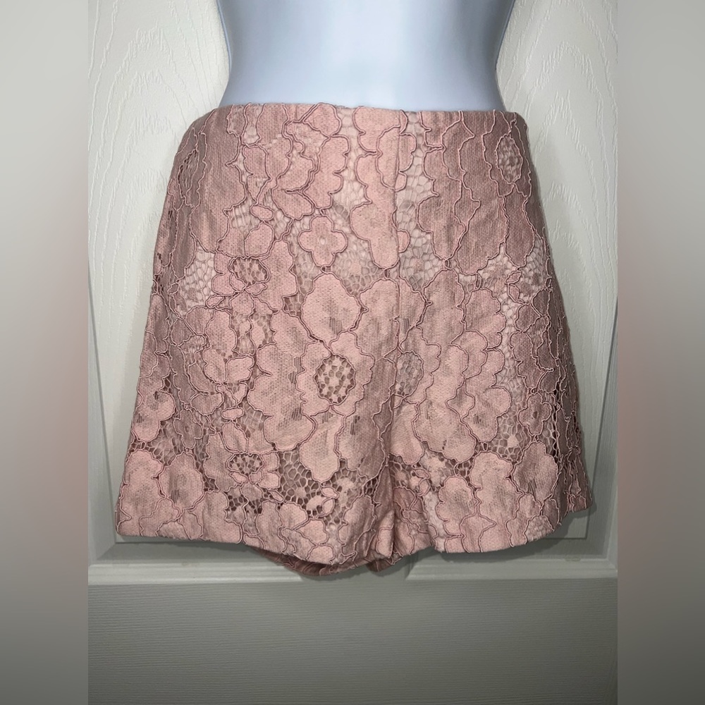 Express Size 2 Light Pink Lace Hi-Rise Shortie Dressy Shorts Cotton XS